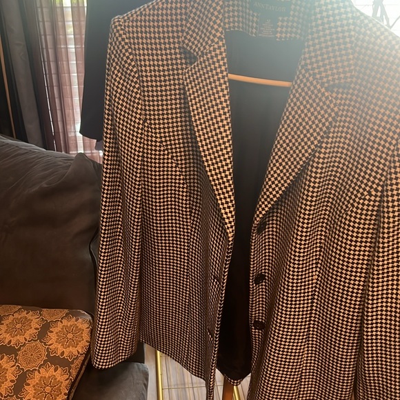 Houndstooth blazer from Ann Taylor with 3 front buttons, size 12, EUC - Picture 4 of 5